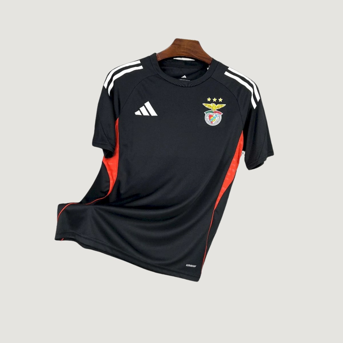 Benfica – Maillot d’Entraînement 2025/26 – Noir, Rouge