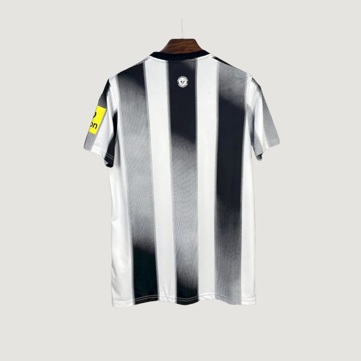 Newcastle – Maillot Domicile 2025/26 – Blanc, Noir