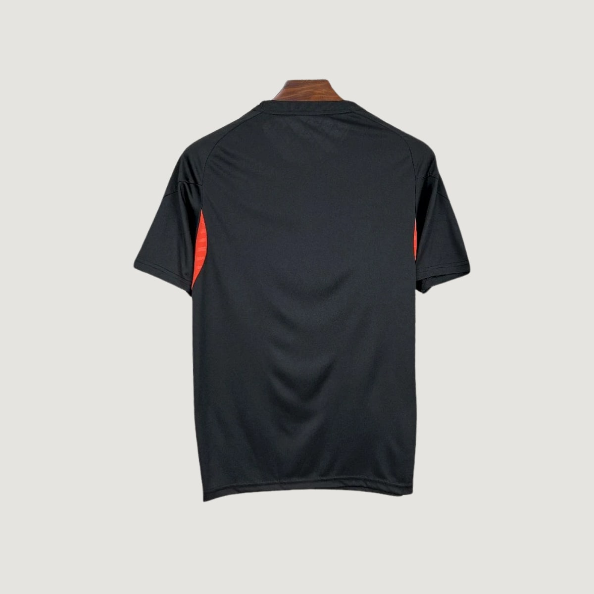 Benfica – Maillot d’Entraînement 2025/26 – Noir, Rouge