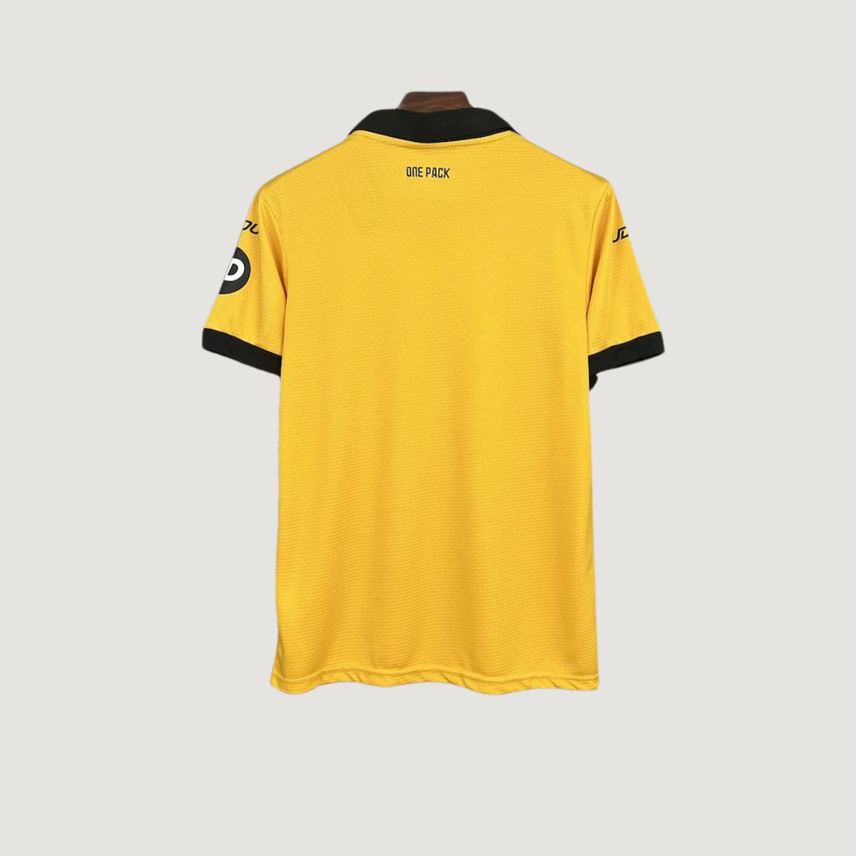 Wolverhampton – Maillot Domicile 2025/26 – Jaune, Noir