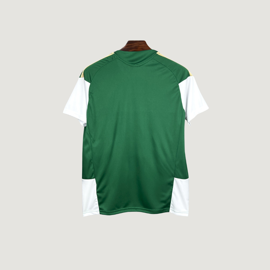 Italie – Maillot Pré-Match Coupe du Monde 2026 (Tiro) – Vert, Blanc, Or