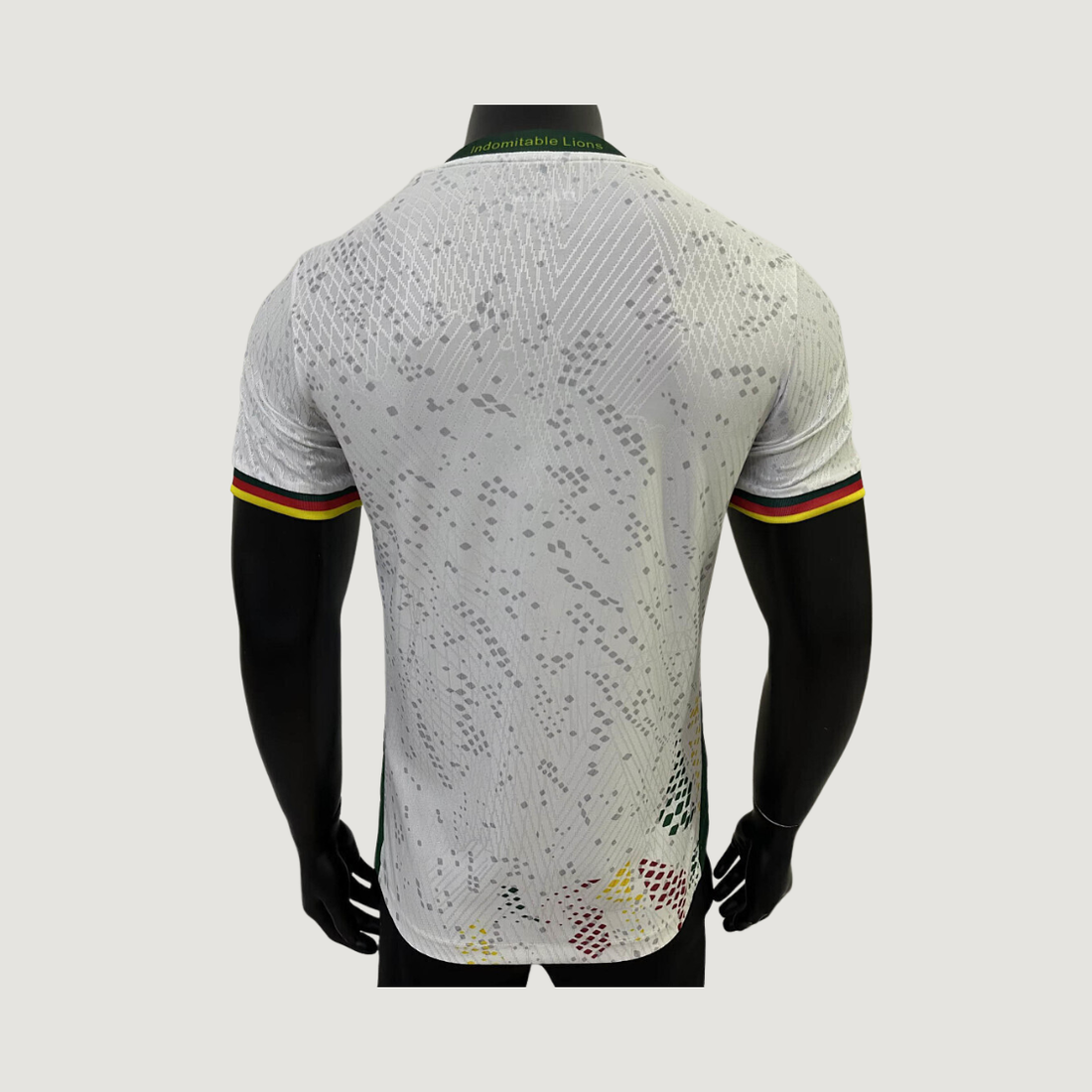 Cameroune – Maillot Extérieur Coupe du Monde 2026 – Blanc, Vert, Jaune, Rouge