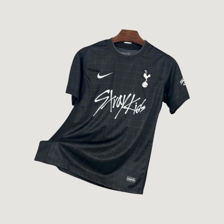 TOTTENHAM – MAILLOT CONCEPT 25/26 – NOIR STRAY KIDS